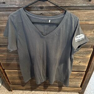Ladies XL gray v-neck “drinks well with others” t-shirt - barely worn